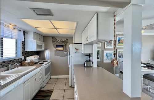 Holiday Isle Condo | Condo #2153 – Beautiful 2-Bedroom Located on the Beachside!