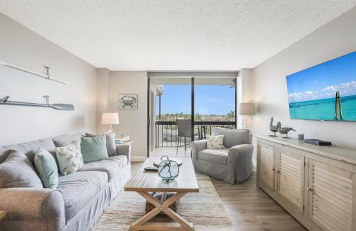 Marco Island House | Condo in community with beach access, pool and tennis