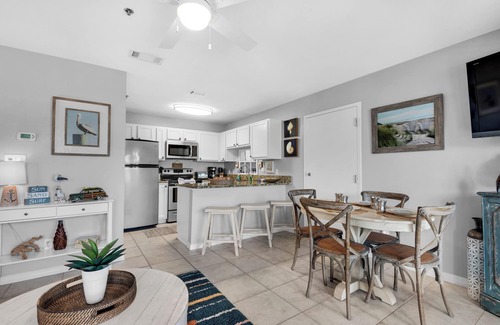 Crystal Beach Condo | Cozy 1-bedroom condo in wonderful Destin with AC