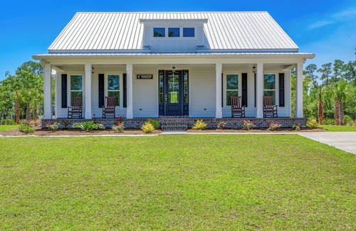 Panacea House | Cozy Coastal Cottage