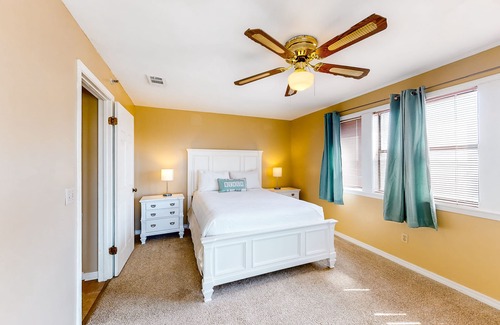 Gulf Lagoon Beach Condo | Cozy condo in paradise with pool, sauna & private dock - snowbird-friendly