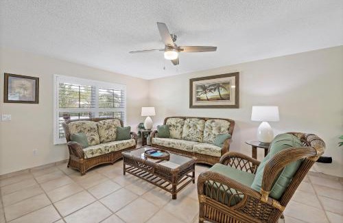 Marco Island House | Cozy home with sunroom, pool and steps to beach