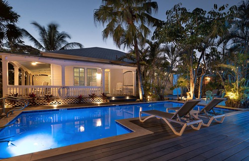 Old Town Apartment | Deluxe ground-floor studio - pool, courtyard, walk to Duval St shops & beach