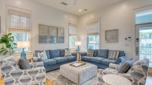 Frangista Beach House | Destin Dream by AvantStay 2-Story Home Walk to Beach