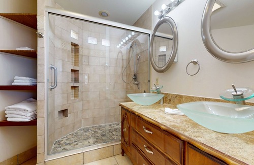 Villa Primera House | Dog-friendly home + guest house with gas grill, patio, balcony, private W/D, AC
