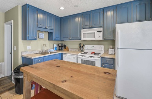 Laguna Beach House | Dog Friendly, Private Pool, Close to the Beach + Free Attraction Tickets!