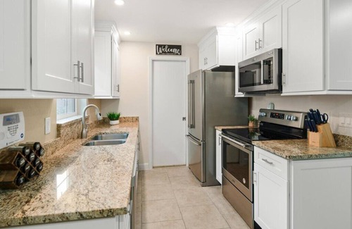 East Naples House | Dreamy Beach House, 4bd+ Pets Friendly+Parking