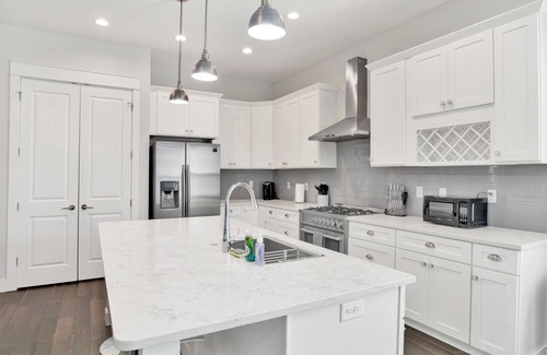 Southeast Pensacola House | East Hill Townhome~Bikes~Downtown~Beaches-Family