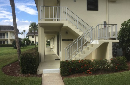 Marco Island Apartment | Efficiency apartment, ground floor, looks at pool 1/4 mile to resident’s beach