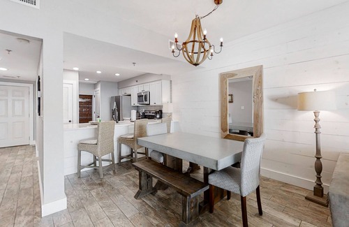 Rosemary Beach Condo | Elegant dwelling on the beach with beautiful view, pool & pickleball