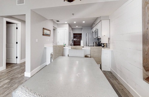 Rosemary Beach Condo | Elegant dwelling on the beach with beautiful view, pool & pickleball