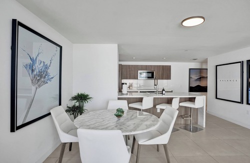 Central Beach Apartment | Exclusive Beachside Condo with 5-star Amenities
