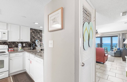 Lower Grand Lagoon Condo | Free Beach Package | Huge Balcony | Steps to Beach | FLPCB98