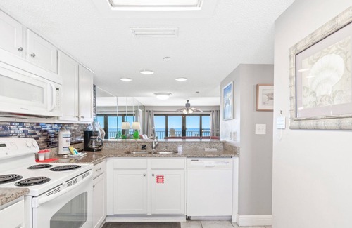Lower Grand Lagoon Condo | Free Beach Package | Huge Balcony | Steps to Beach | FLPCB98