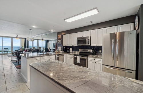 Navarre Beach Condo | Free Beach Service! Newly Updated/Beachy 8th flr condo w/stunning Gulf Views!