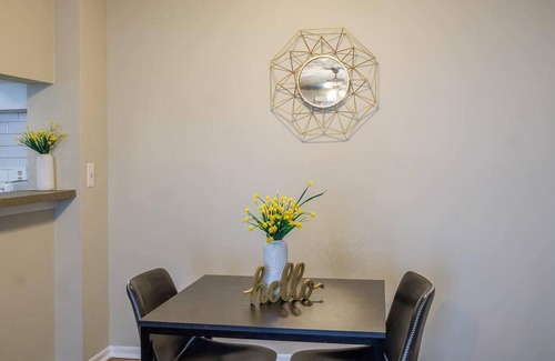 Arlington Apartment | Frontdesk | 1BR Apt minutes to Airport