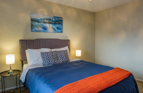 Arlington Apartment | Frontdesk | 1BR Apt minutes to Airport