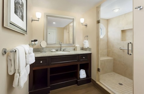 Uptown - Upper Duval House | Get Ready for Your Florida Adventure! 2 Modish Units Onsite Dining, Bike Rental!