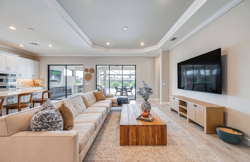 Naples House | Golf, Swim, Shop & More: Luxury Retreat in Naples!