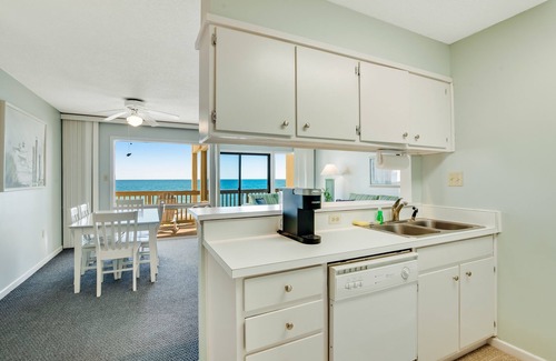 Fort Bay Condo | Gorgeous and cozy beachfront condo with shared pool and beach access