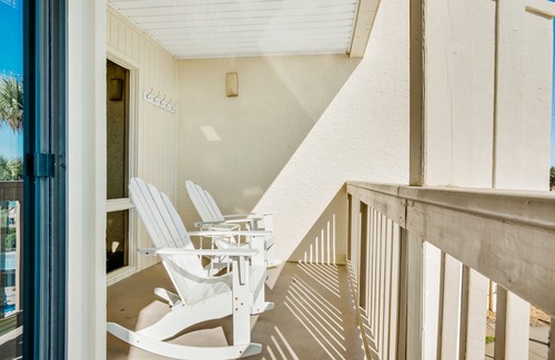 Fort Bay Condo | Gorgeous and cozy beachfront condo with shared pool and beach access