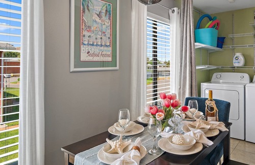 Destin Condo | Great Location! Family Friendly, 3 Pools, Lake, Tennis, Free Activities & Walk to Restaurants/Shops