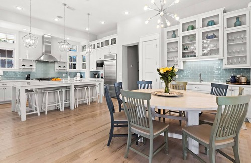 Watercolor House | Great Private Outdoor Spaces. 1 Minute to Camp WaterColor. With LSV and Bikes
