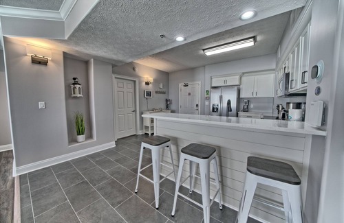 Thomas Drive Condo | Gulf Crest Haven: Unit 702- Beachfront Bliss!