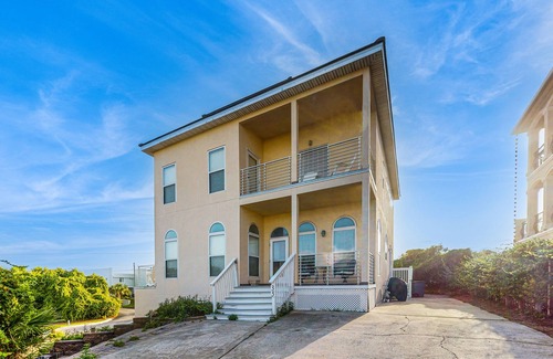 Santa Rosa Beach House | Gulf view home w/multiple balconies & shared pool - steps to the beach