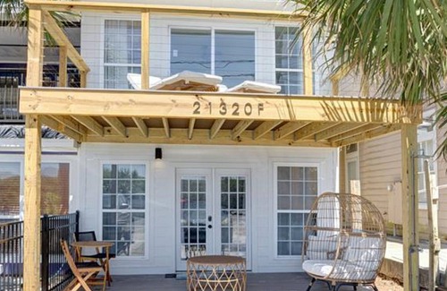 Sunnyside On The Gulf House | Gulf View Townhome! Quiet end of PCB, across from Gulf!