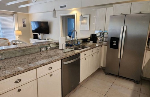 East Naples House | Gulfview House in Naples Bayshore Arts District