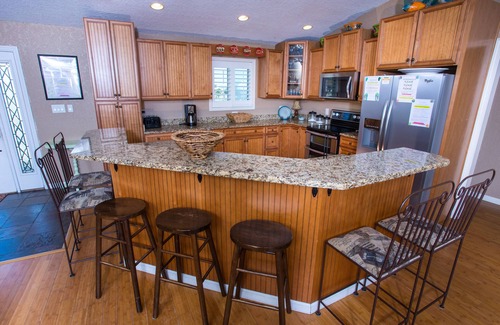Toilla Segunda House | Gumbo Bungalow: Private Heated Pool w/Swim-up Bar, Volleyball, Ping Pong