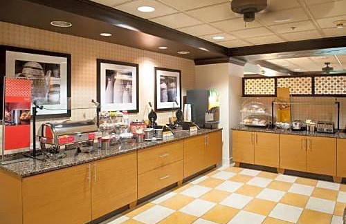 Northeast Pensacola Hotel | Hampton Inn Pensacola-Airport
