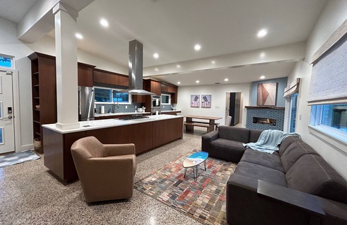 Pensacola House | Heated Pool Home. 7 Mins to the Beach! Arcade. Perfect retreat rain or shine!