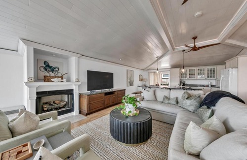Crystal Beach House | Henderson Haus - Is a Fabulous 3BR Townhome in Destin