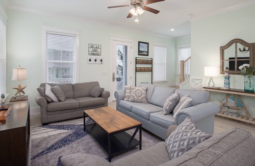 Santa Rosa Beach House | Highland Parks 30a! 6-Seat GOLF CART, Darling House near Beach, Tropical Pool
