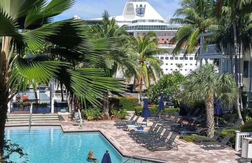 Truman Annex Condo | Hyatt Sunset Harbor, 2BD overlooking the stunning and beautiful Gulf of Mexico!