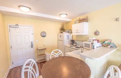 Gulf Place Condo | Inn at Gulf Place #311 (Sunshine in the Inn) - Gulf View, Pool, Tennis Court