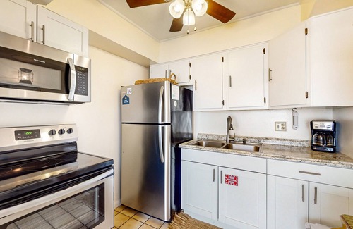 Laguna Beach House | Inviting duplex with a furnished deck - only half a block from the beach