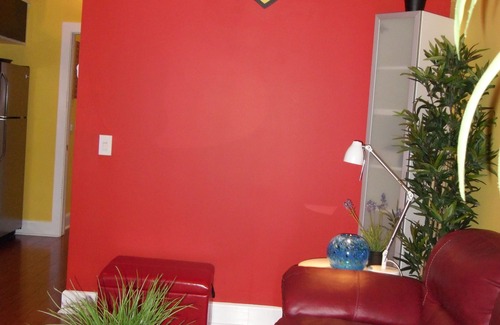 Uptown - Upper Duval Condo | "LA DOLCE VITA", OLD TOWN! STEPS TO DUVAL! SLEEPS 2-4, 3 BLOCKS TO SOUTH BEACH!