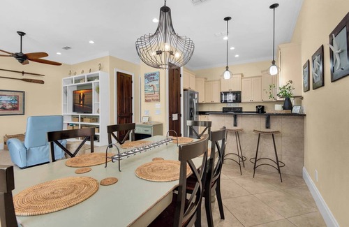 Villages of Crystal Beach House | ☀Lagoon Pool-Balcony-Beach Trolley-Hot Tub-2 Living Areas-4BR Happily Ever After