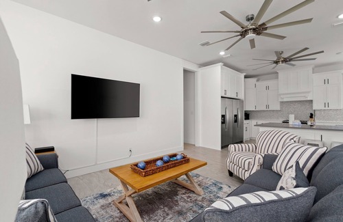 Laguna Beach Estates House | Laguna Beach White House - SUPER Luxe and Upscale, Steps from Beach Sleeps 15