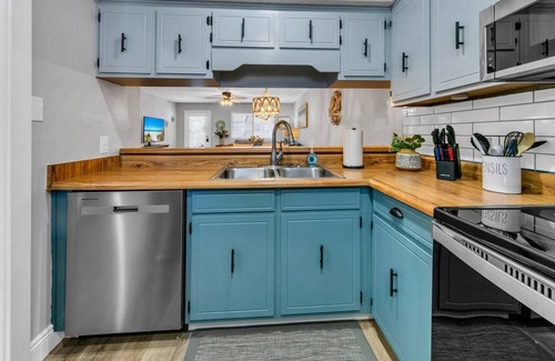 Laguna Beach Estates House | Laguna Breeze! Newly Updated! 90-Seconds to Beach!