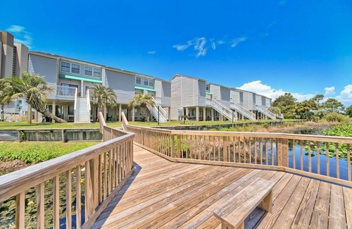 El Centro Beach House | Lakefront Getaway w/ a Shared Pool, Furnished Deck, Free WiFi, & Central A/C