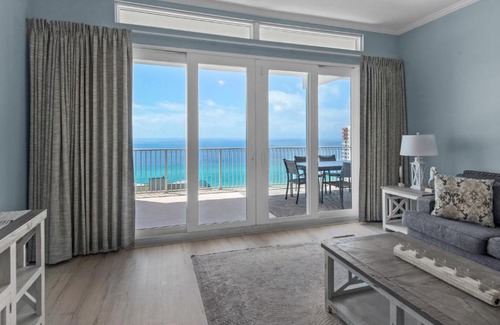 Panama City Beach House | Large 3 Bd Penthouse 2020 In Laketown, Great Views and Amenities!