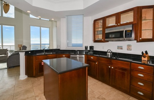 Destin Condo | Lavish 2-story beachfront penthouse w/media room & balcony!