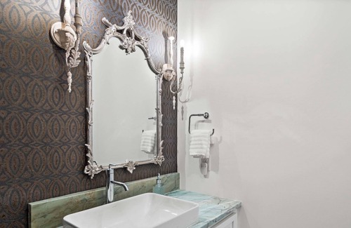 Seacrest House | Lavish Home 3 min to beach w Pool and Pickleball