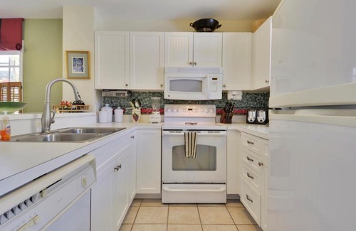 Bahama Village House | Linger Longer (Townhouse)