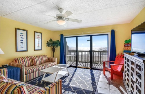 St. George Island Condo | Located right on the beachfront, this bright, cheerful and beautiful well-appointed Villa.