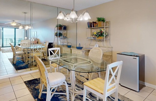 Silver Sands Beach Condo | Lovely Condo for Six on Beach with Community Pool - Snowbirds Welcome